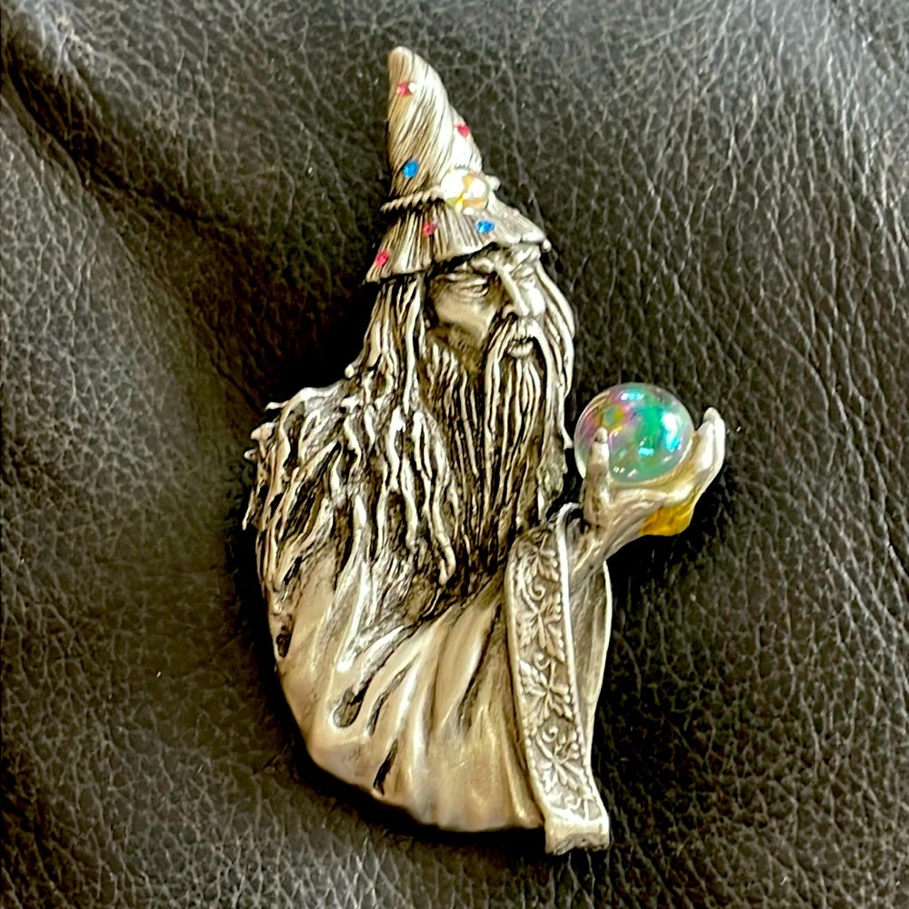 JJ Jonette Merlin Magical Sorcerer Wizard Fortune Teller Silver Tone Brooch Pin